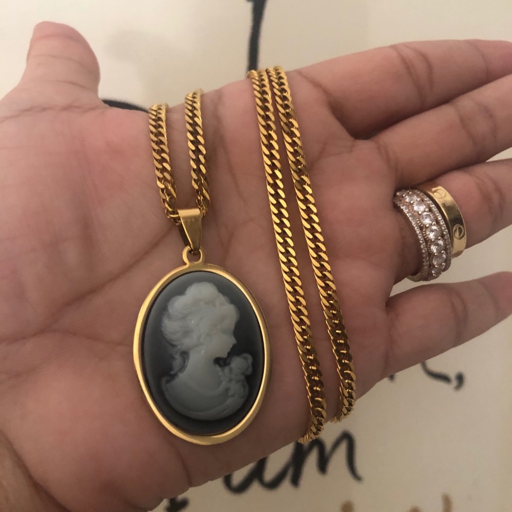 Fashion Medallion Necklace and Pendant